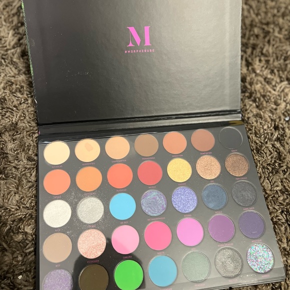 Brand new Morphe ! Nikita ❤️ - Picture 2 of 2